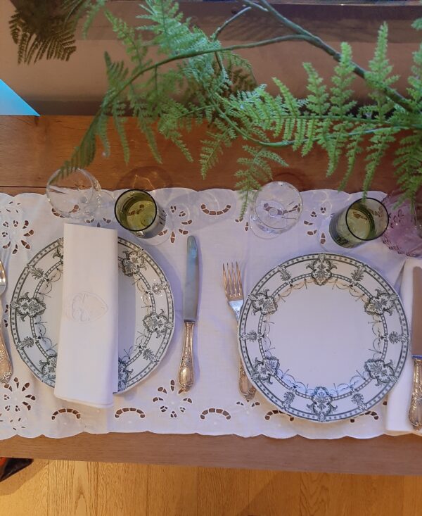Assiette anglaise dans les tons de vert – Image 3
