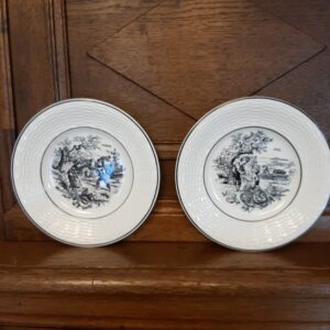 Assiettes anciennes noire et blanc
