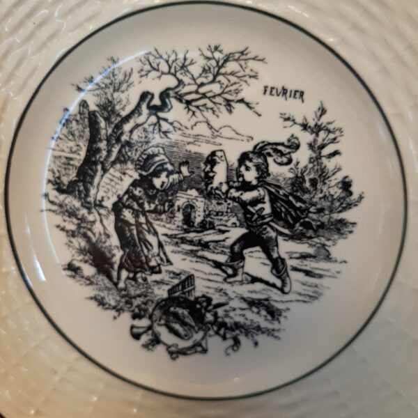 Assiettes anciennes noire et blanc – Image 2