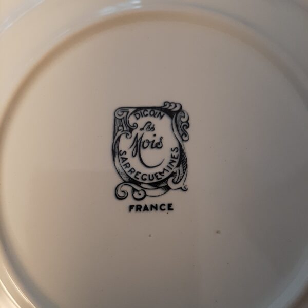 Assiettes anciennes noire et blanc – Image 4