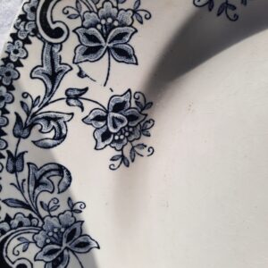 Assiette " Terre de fer" de la manufacture SAINT AMAND" modèle JANE