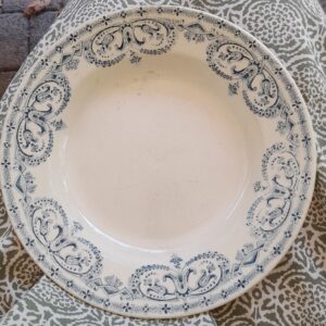 Assiette creuse Terre de fer "Au Planteur de Caiffa "modèle Guirlande