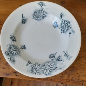 Assiette creuse ancienne de la manufacture GIVORS modèle MARGUERITE