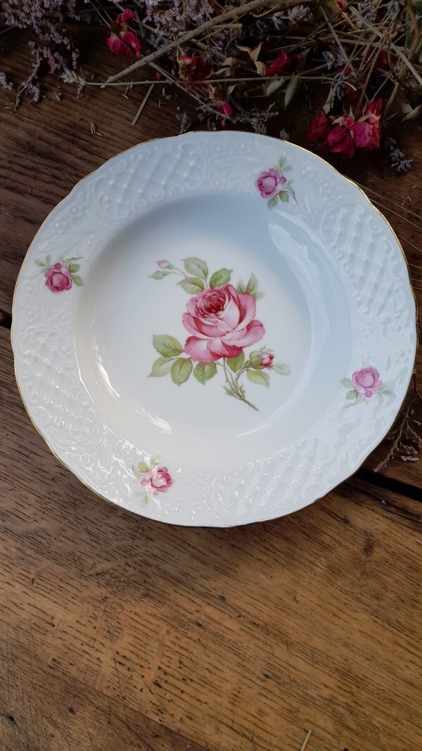 Assiette creuse motif rose BAVARIA Schuman