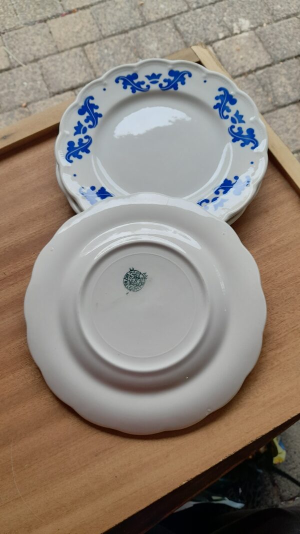 Assiettes BOCH bleues