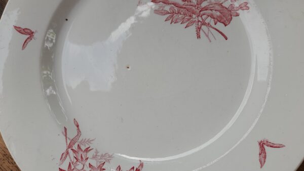 Ensemble d'assiettes décor rouge Terre de Fer manufacture belge de Nimy – Image 2