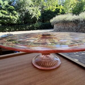 Plateau à tarte sur pied rosé