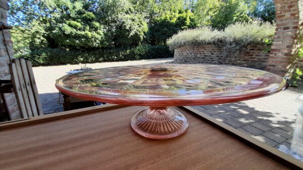 Plateau à tarte sur pied rosé