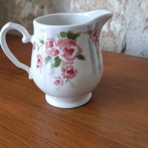 Pot à lait fleuri