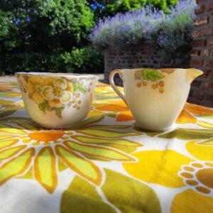 Ensemble anglais pot à crème et lait décor jaune