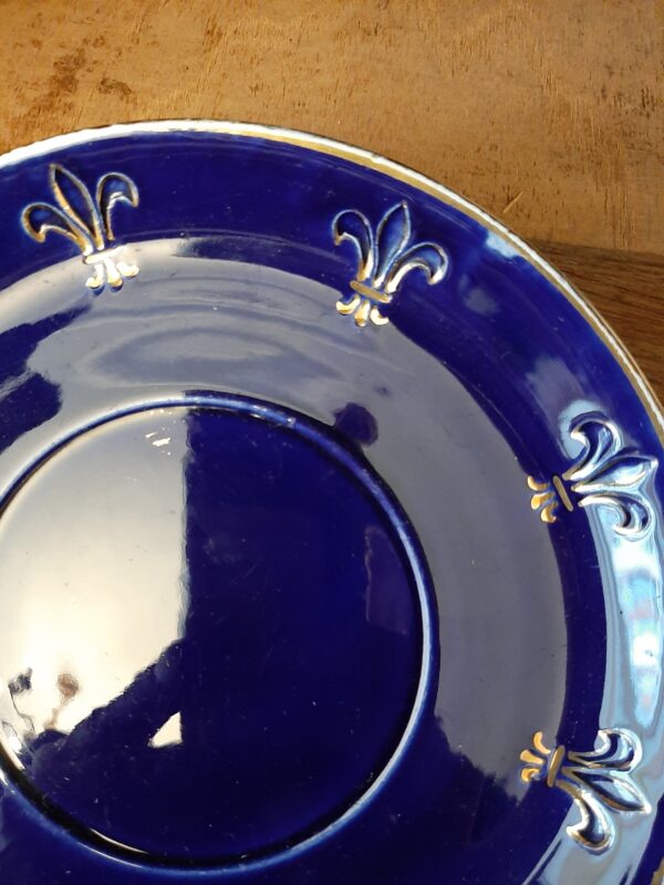 Grande tasse et sous/tasse Fleur de Lys  SARREGUEMINE – Image 2