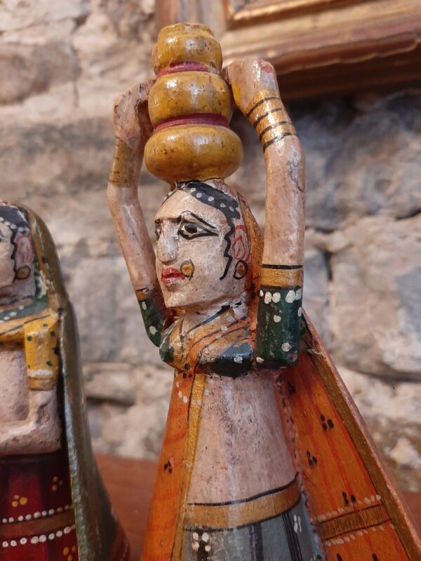 Lot de personnages indiens en bois – Image 2
