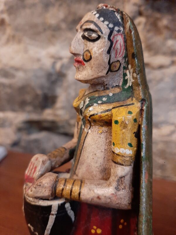 Lot de personnages indiens en bois – Image 3