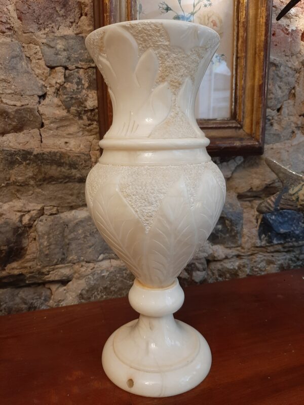 Pied de lampe en albâtre