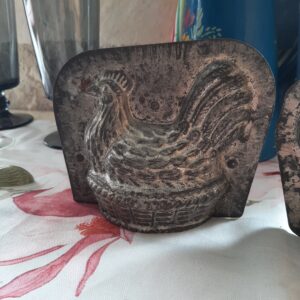 Lot de 2 anciens moules en fer
